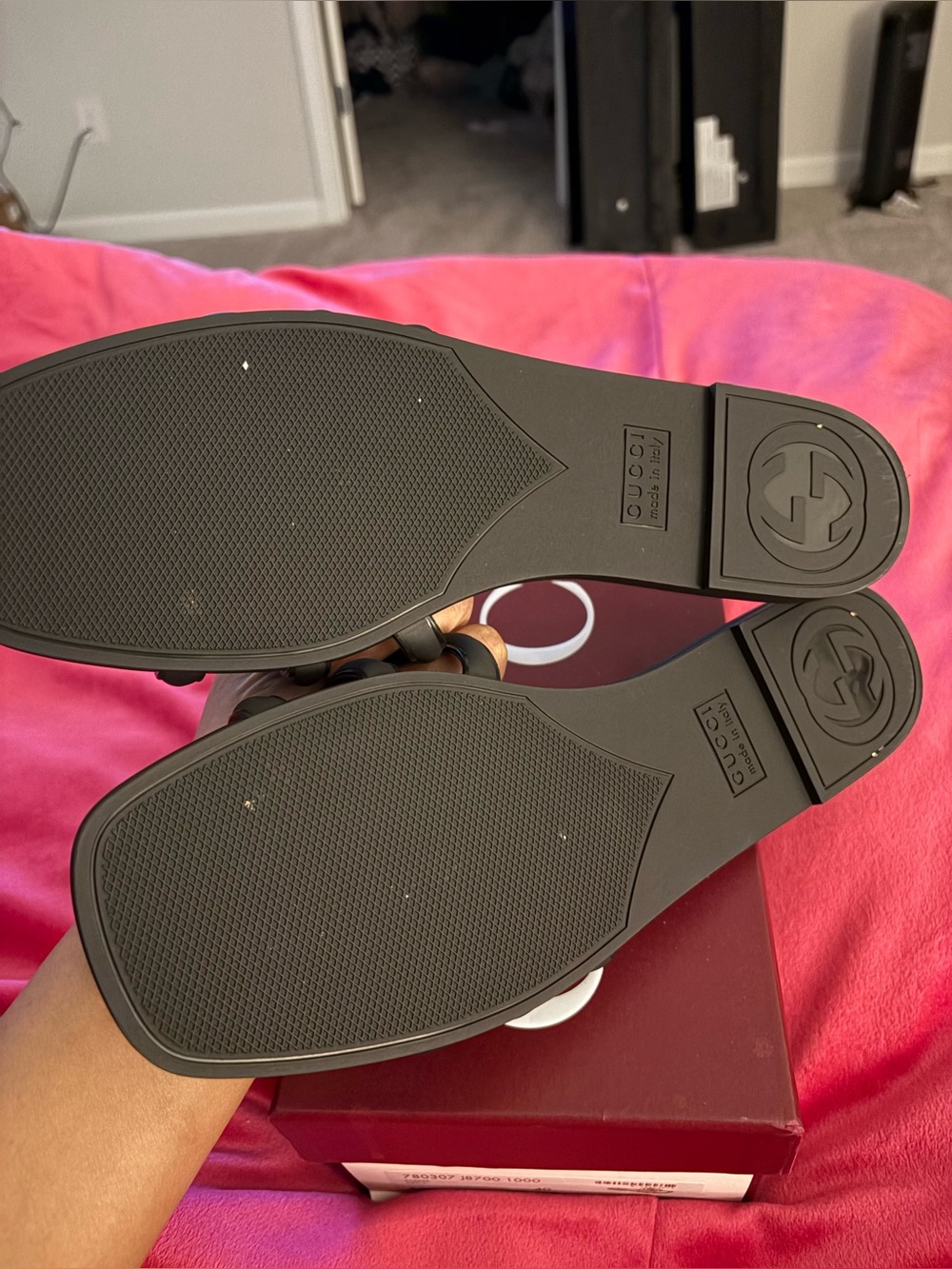 Authentic Gucci Women's Interlocking G slide sandal - Picture 4 of 6